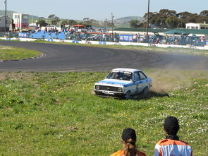 -“三叉湖飞盘赛：速度与精准的完美结合，精彩不断”